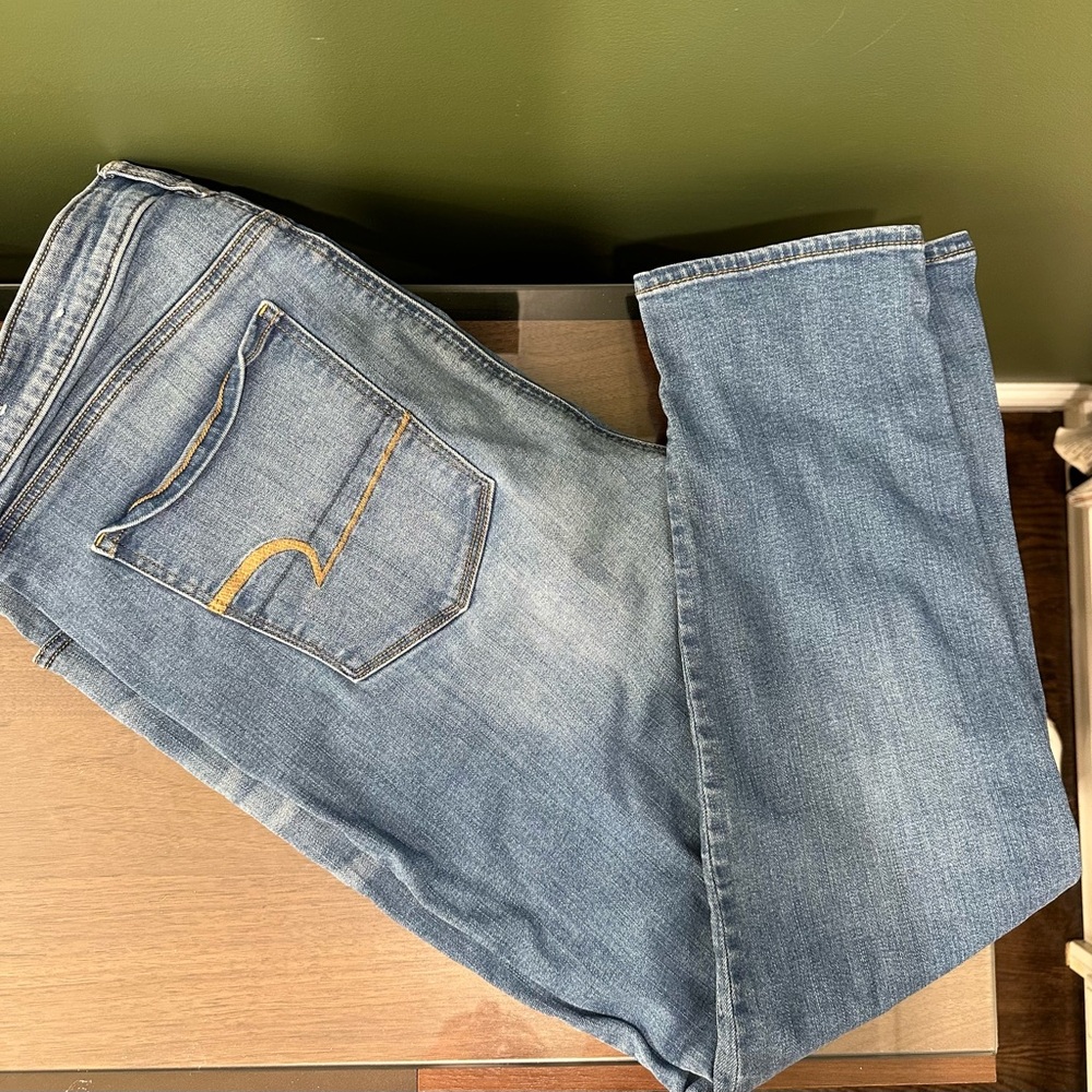 Size 18 American Eagle Light Wash Skinny Jeans (preloved)